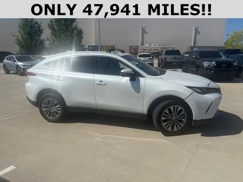 Used 2023 Toyota Venza XLE AWD/4WD image 2