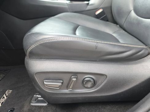 Used 2020 Toyota RAV4 Limited FWD image 30