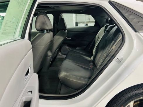 Used 2025 Hyundai Elantra SEL FWD image 28
