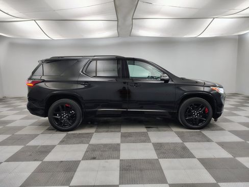 Used 2021 Chevrolet Traverse Premier w/ Redline Edition AWD/4WD image 11