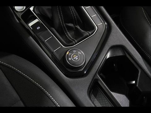 Certified 2024 Volkswagen Taos SE AWD/4WD image 16