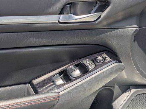 Used 2025 Nissan Altima 2.5 SR FWD image 13