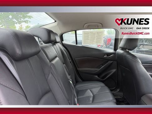Used 2018 MAZDA MAZDA3 Touring FWD image 35