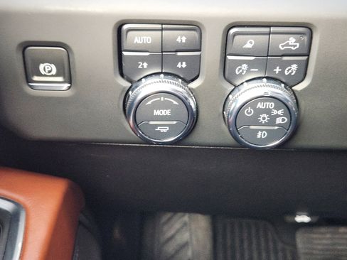 Certified 2024 GMC Sierra 2500 Denali Ultimate image 23