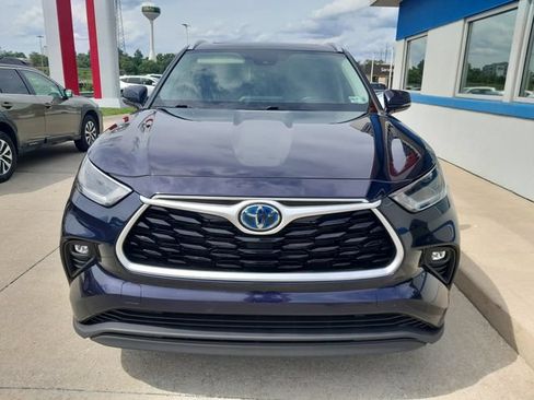 Used 2021 Toyota Highlander XLE AWD/4WD image 4
