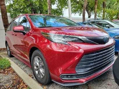 Used 2021 Toyota Sienna LE w/ LE Plus Package