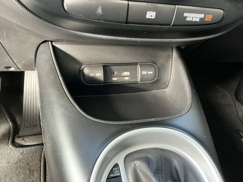 Used 2015 Kia Soul Base image 31