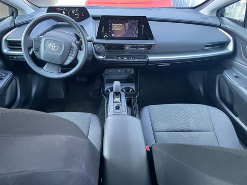 Used 2025 Toyota Prius LE image 39