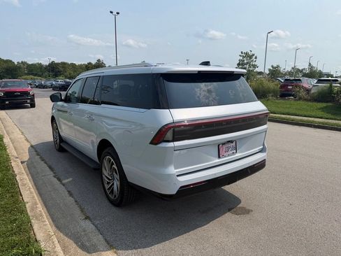 Used 2026 Lincoln Navigator L Premier AWD/4WD image 4