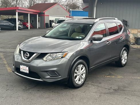 Used 2015 Nissan Rogue SV w/ SV Premium Package image 2