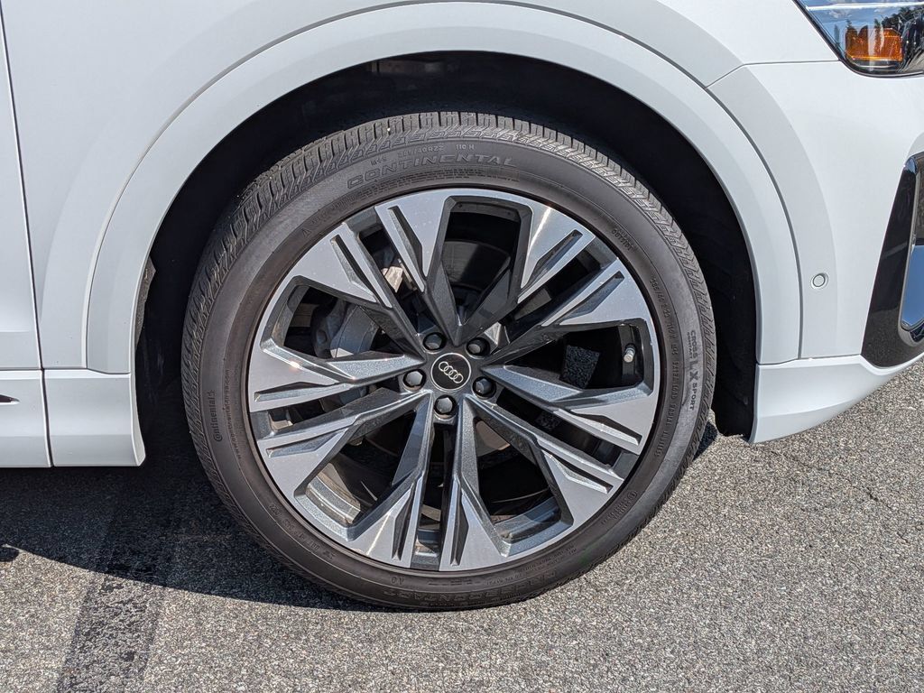 Used 2024 Audi Q8 Premium AWD/4WD image 9