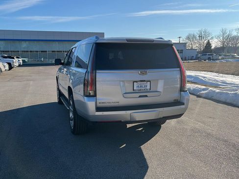 Used 2020 Cadillac Escalade ESV Luxury image 3