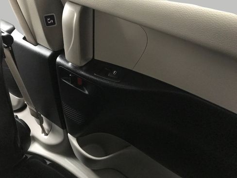 Used 2024 Chrysler Pacifica Touring-L image 31