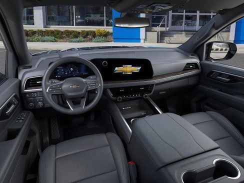 New 2026 Chevrolet Suburban LT image 15