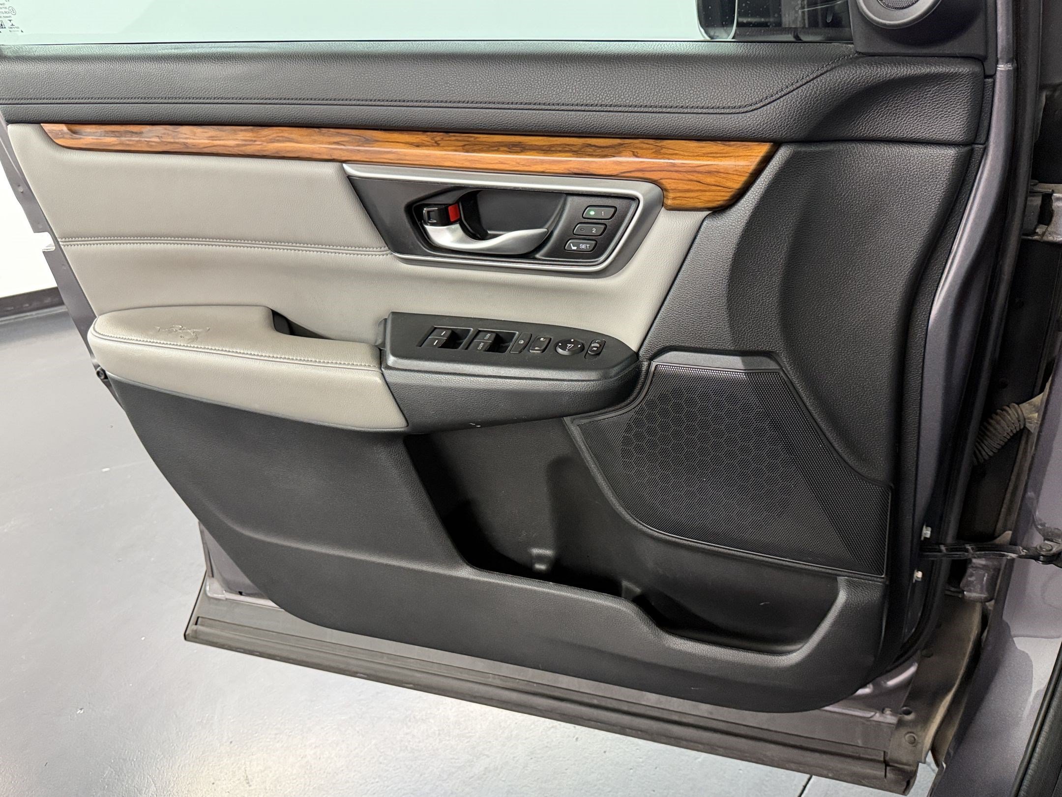 Used 2018 Honda CR-V Touring image 13