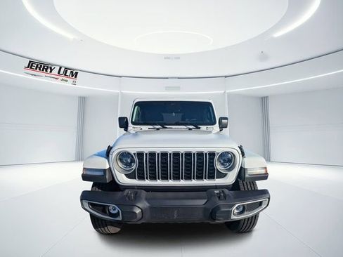 Used 2026 Jeep Wrangler Unlimited Sahara AWD/4WD image 7