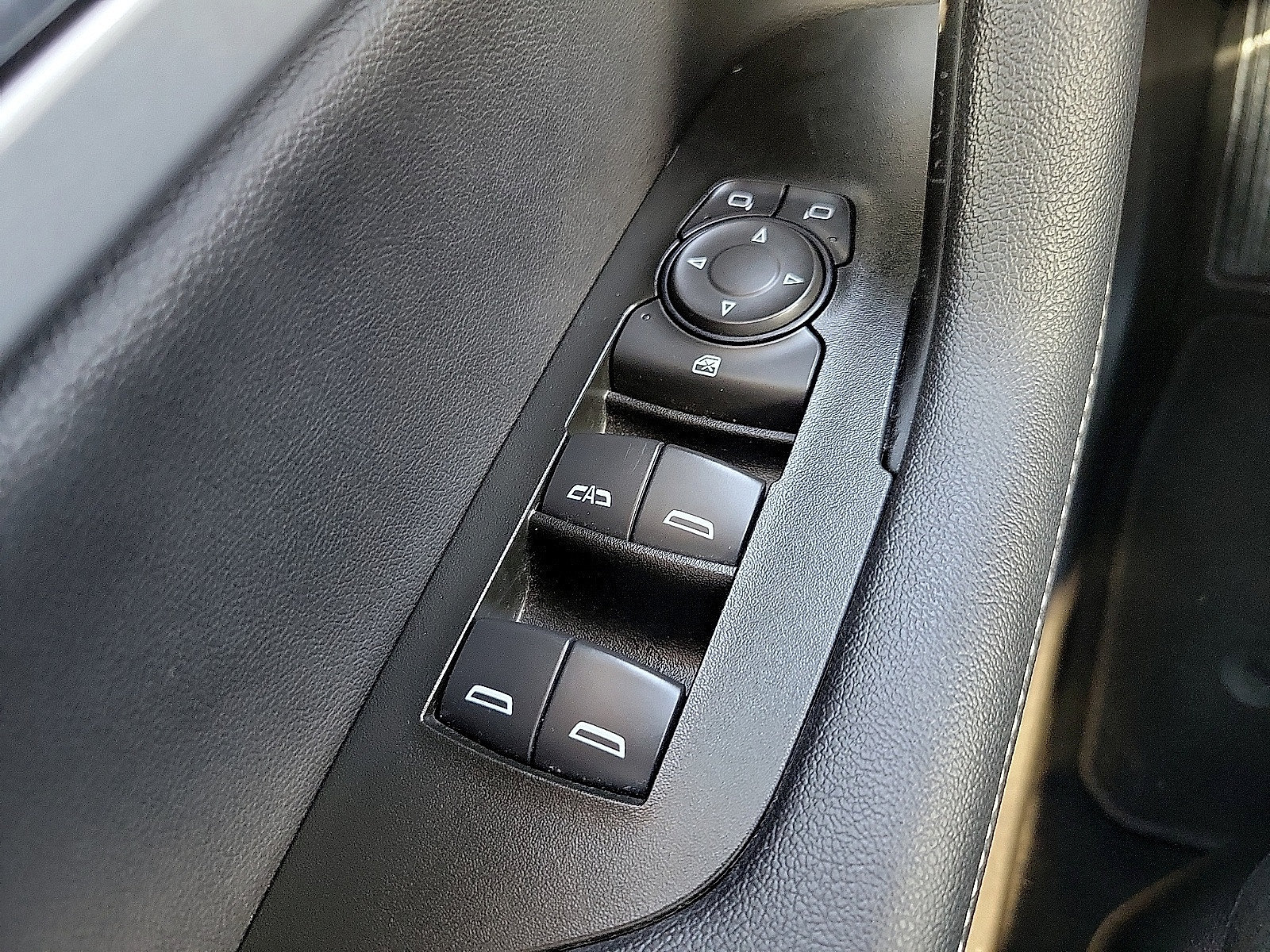 Used 2025 Chevrolet Blazer LT FWD image 13