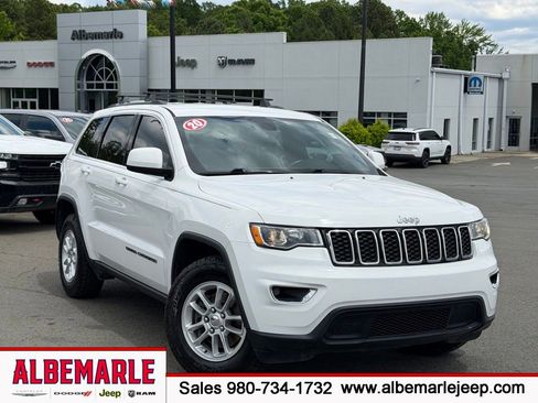 Used 2020 Jeep Grand Cherokee Laredo RWD image 1