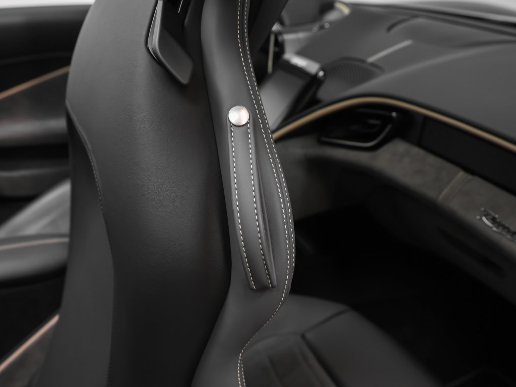 Used 2024 Ferrari Roma Spider RWD image 25
