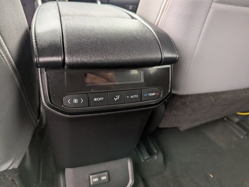 Used 2023 Toyota Highlander L image 21