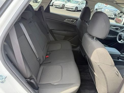 Used 2024 Kia Sportage LX AWD/4WD image 19