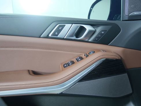 Used 2025 BMW X5 xDrive40i w/ M Sport Package image 8