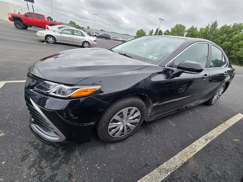 Used 2023 Toyota Camry LE FWD image 5