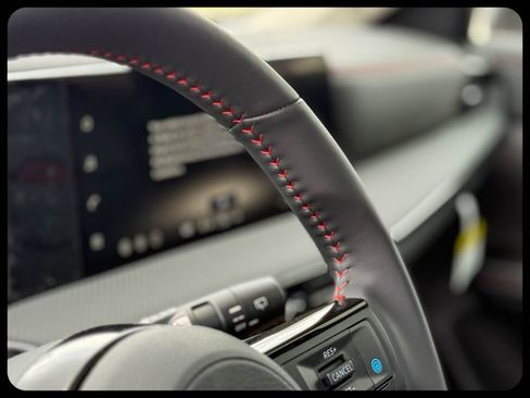 New 2026 Nissan Kicks SR FWD image 29