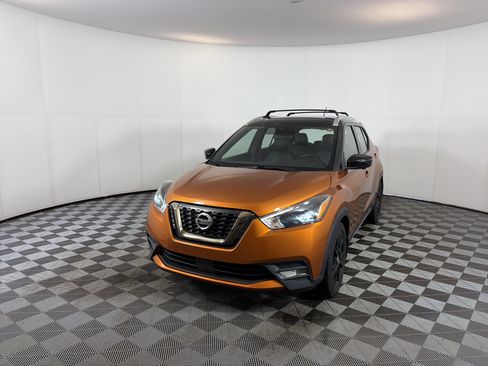 Used 2020 Nissan Kicks SR w/ SR Premium Package image 2