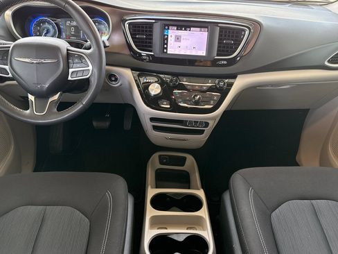 Used 2022 Chrysler Voyager LX FWD image 20