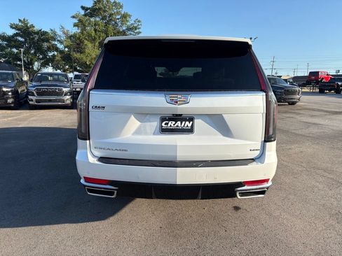 Used 2024 Cadillac Escalade Premium Luxury AWD/4WD image 6