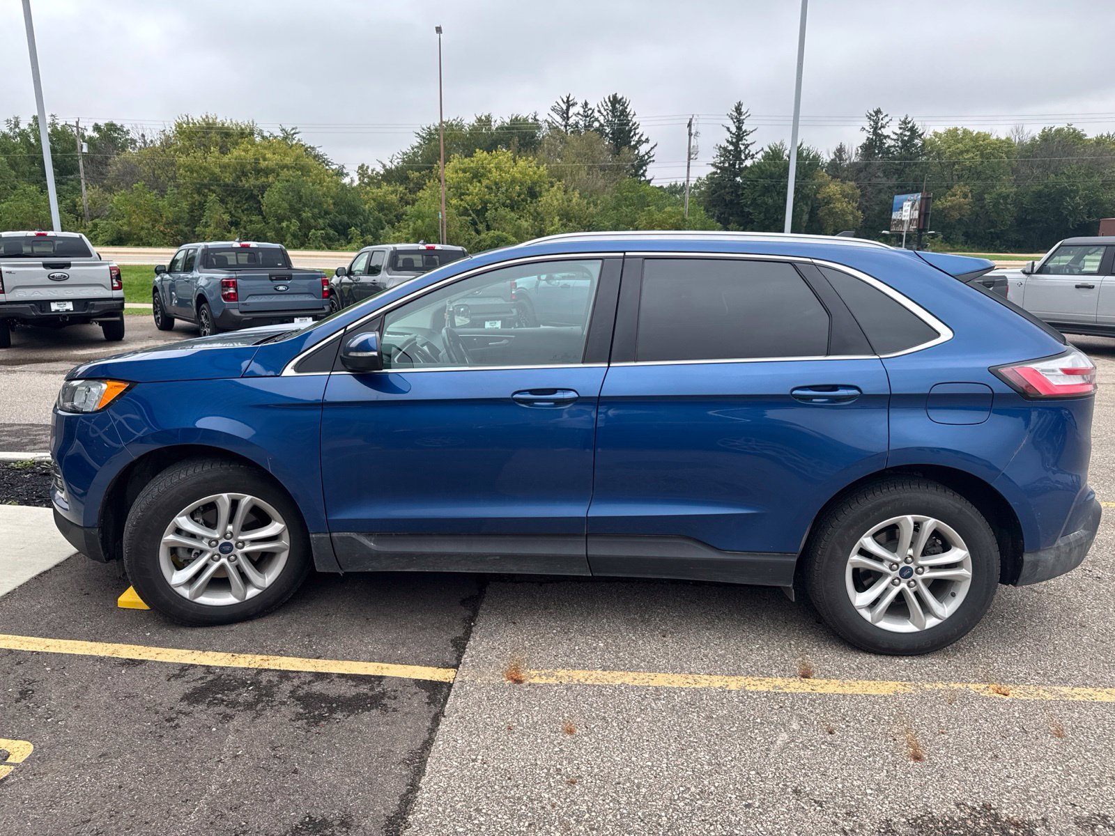 Used 2020 Ford Edge SEL w/ Cold Weather Package FWD image 8