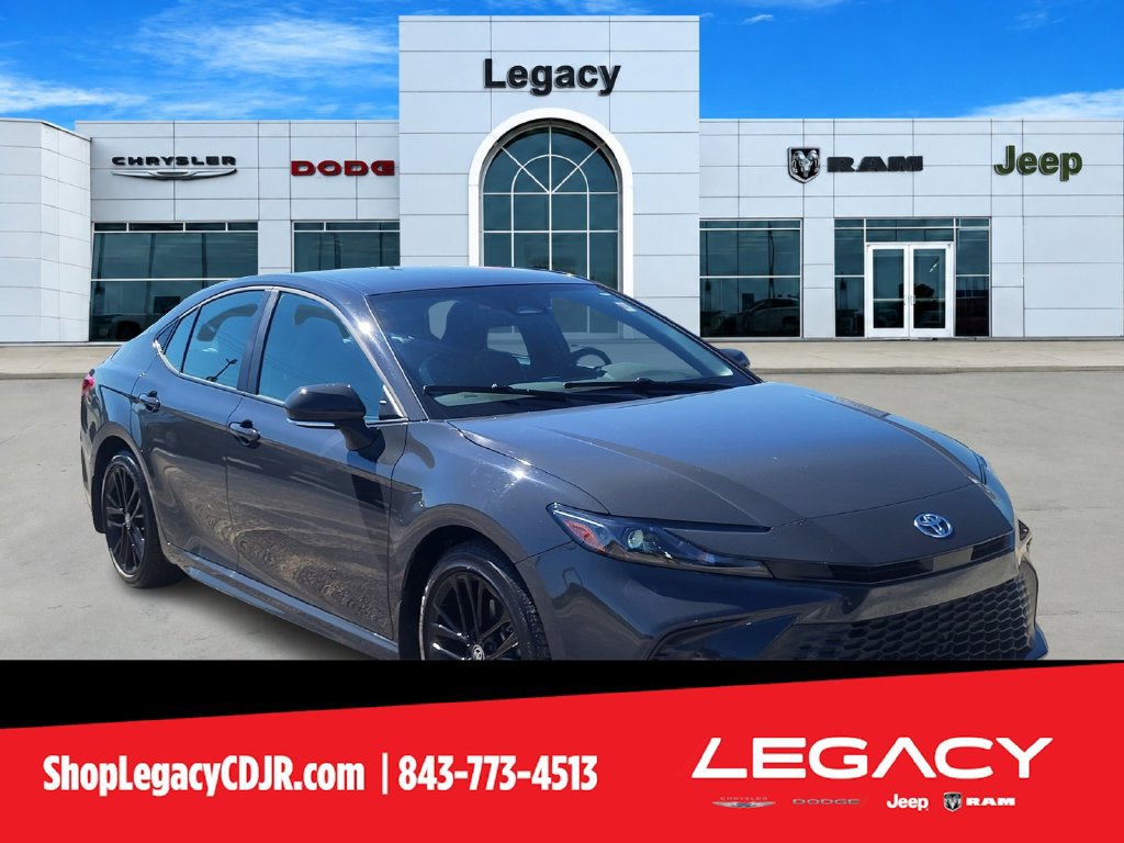 Used 2026 Toyota Camry SE FWD image 1