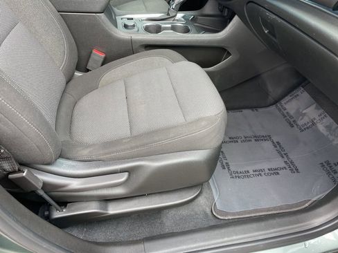 Used 2023 Chevrolet Traverse LT image 27