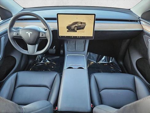 Used 2023 Tesla Model Y Long Range image 18