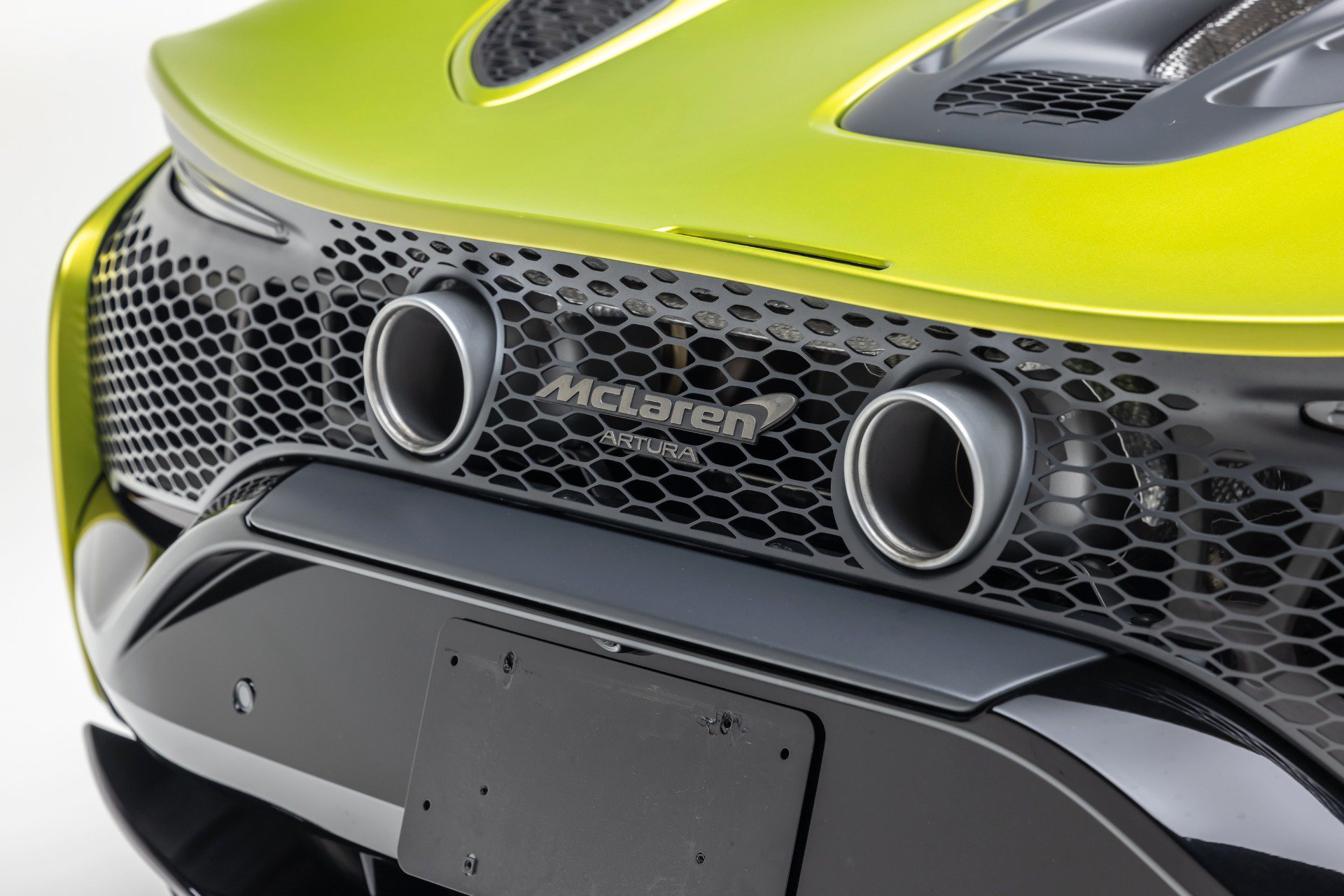 Used 2025 McLaren Artura Spider RWD image 21