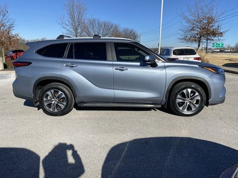 Used 2023 Toyota Highlander XLE image 9