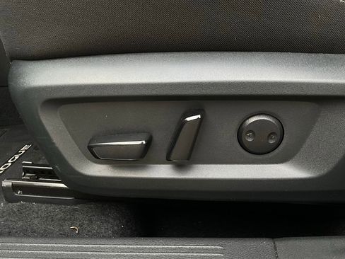 Used 2025 Nissan Rogue SV image 11