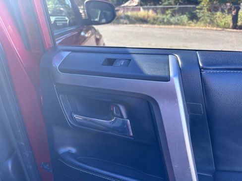 Used 2017 Toyota 4Runner SR5 image 38