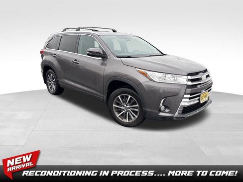 Used 2017 Toyota Highlander XLE image 1