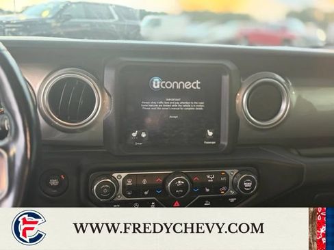 Used 2020 Jeep Gladiator Overland AWD/4WD image 13