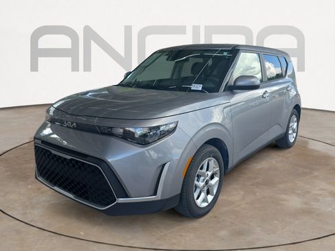 Certified 2025 Kia Soul LX w/ LX Technology Package FWD image 4