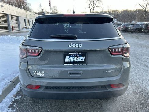 Certified 2022 Jeep Compass Limited image 25