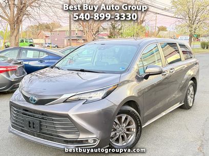 Used 2022 Toyota Sienna XLE