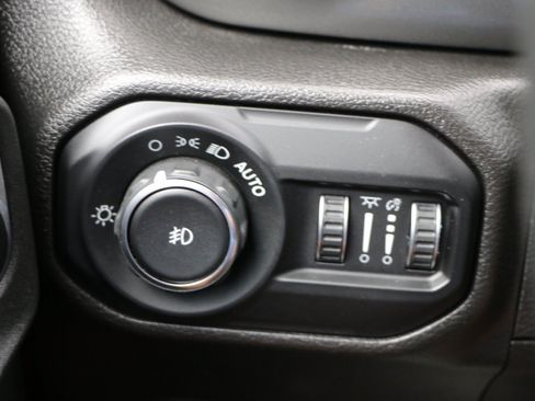 Used 2022 Jeep Wrangler Unlimited Sahara w/ LED Lighting Group AWD/4WD image 18