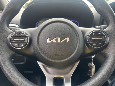 Used 2025 Kia Soul LX w/ LX Technology Package FWD image 25