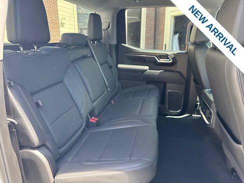 Used 2023 GMC Sierra 1500 SLT w/ SLT Premium Package AWD/4WD image 11