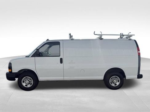 Used 2022 Chevrolet Express 2500 w/ Safety Package RWD image 12