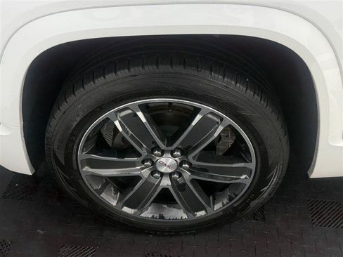 Used 2019 GMC Acadia Denali w/ Technology Package AWD/4WD image 22