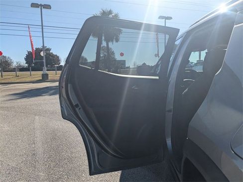 Used 2025 Chevrolet Equinox LT w/ Convenience Package II image 24